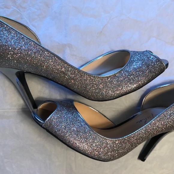 Marc Fisher D’Orsay Silver-Glitter Pumps. 7M. - Picture 9 of 15